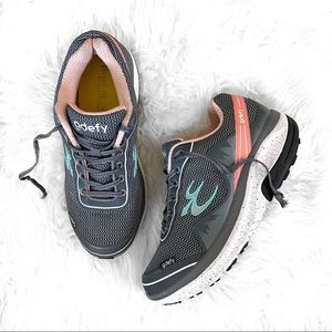 gdefy Gravity Defyer Mighty Walk Sneaker in Grey / Salmon - 9